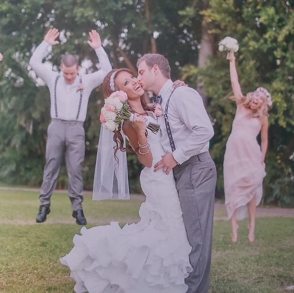 Wedding dress - Picture 3 of 3